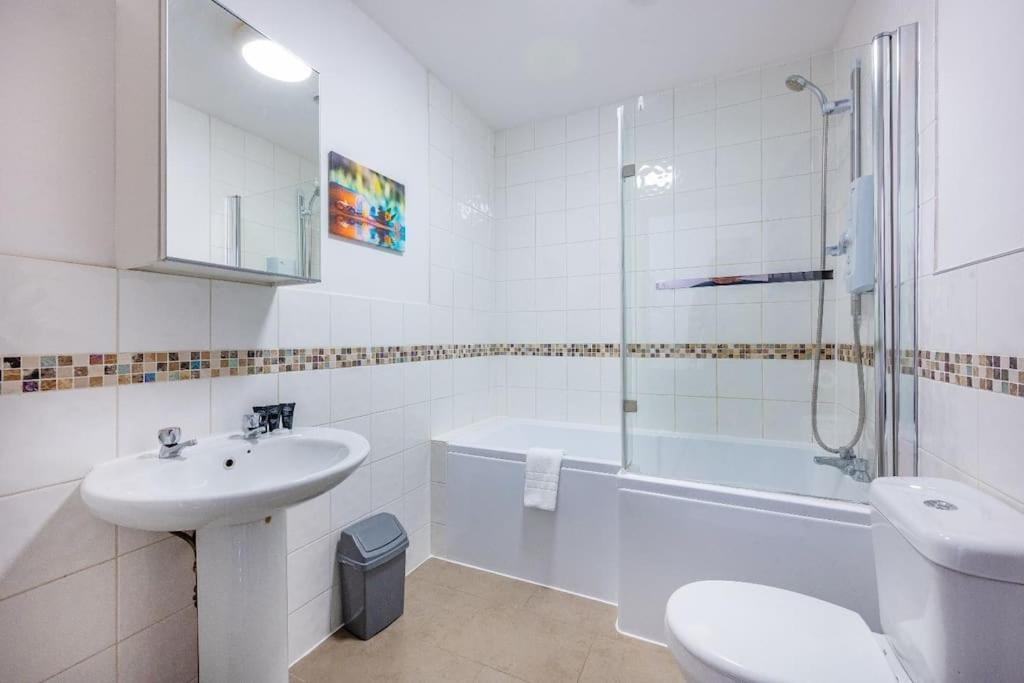 *f18gh* For Relaxed & Cosy Stay/free Parking/wifi Апартаменты