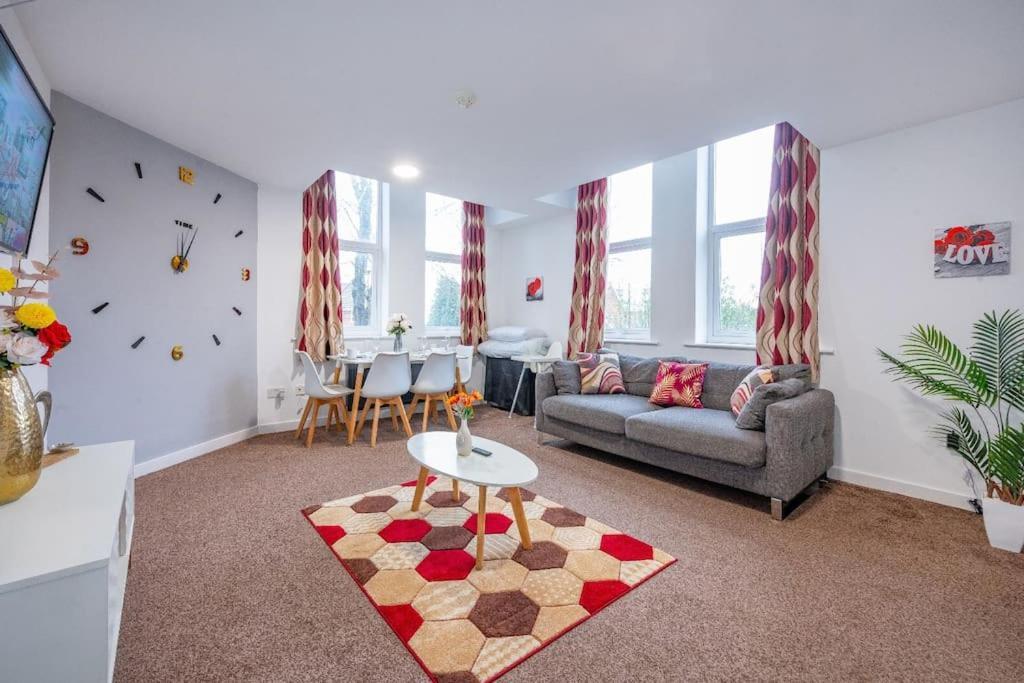 *f18gh* For Relaxed & Cosy Stay/free Parking/wifi Апартаменты *